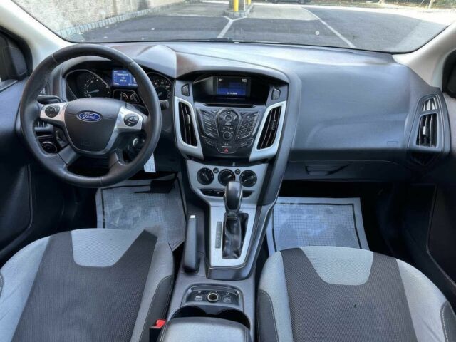 Форд Фокус 2014 в Ивано-Франковске на Automoto.ua Белый Форд Фокус, объемом двигателя 2 л и пробегом 87 тыс. км за 6000 $, фото 7 на Automoto.ua