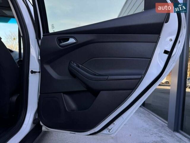 Белый Форд Фокус, объемом двигателя 2 л и пробегом 269 тыс. км за 6900 $, фото 52 на Automoto.ua