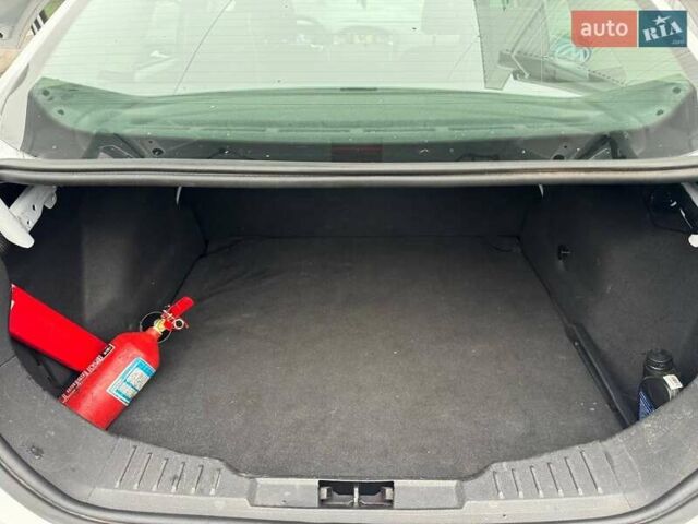 Белый Форд Фокус, объемом двигателя 2 л и пробегом 162 тыс. км за 8000 $, фото 11 на Automoto.ua