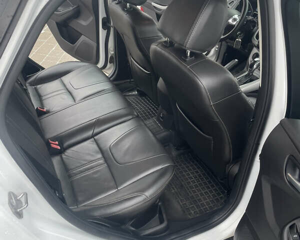 Білий Форд Фокус, об'ємом двигуна 2 л та пробігом 124 тис. км за 7700 $, фото 22 на Automoto.ua