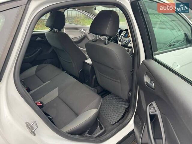 Белый Форд Фокус, объемом двигателя 2 л и пробегом 162 тыс. км за 8000 $, фото 10 на Automoto.ua