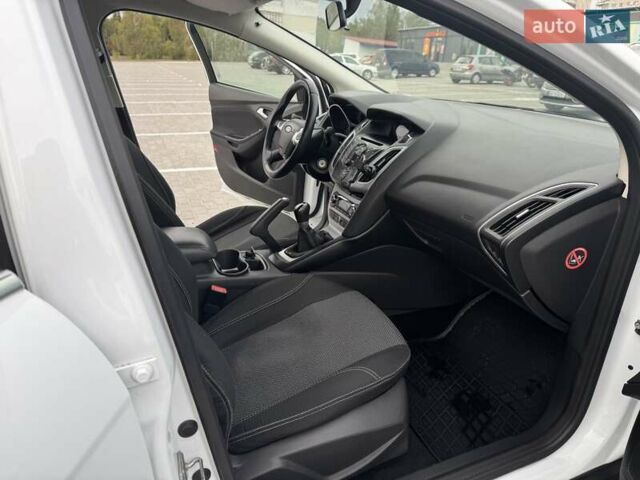 Форд Фокус 2014 в Новоукраинке на Automoto.ua Белый Форд Фокус, объемом двигателя 1 л и пробегом 141 тыс. км за 6800 $, фото 23 на Automoto.ua