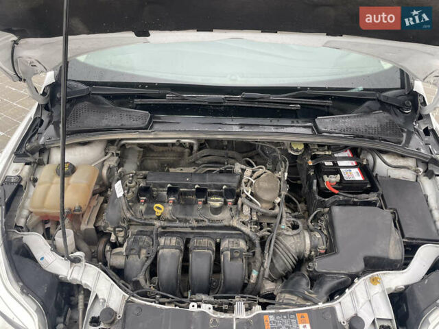 Білий Форд Фокус, об'ємом двигуна 2 л та пробігом 124 тис. км за 7700 $, фото 34 на Automoto.ua