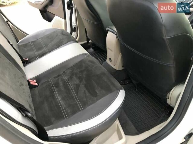 Белый Форд Фокус, объемом двигателя 2 л и пробегом 171 тыс. км за 7499 $, фото 42 на Automoto.ua