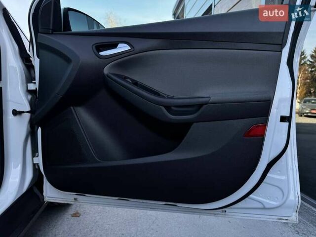 Белый Форд Фокус, объемом двигателя 2 л и пробегом 269 тыс. км за 6900 $, фото 56 на Automoto.ua