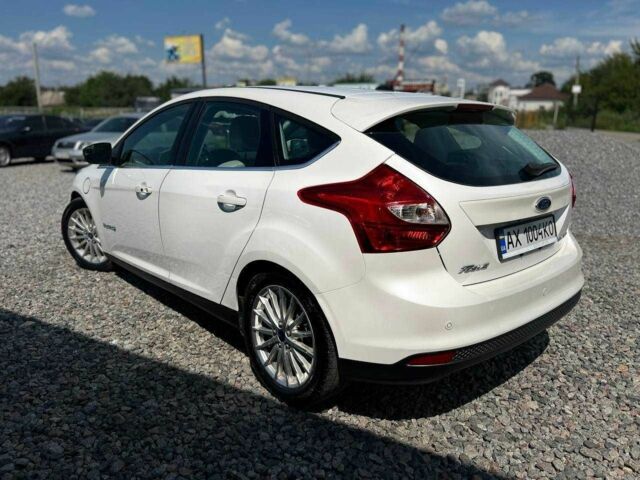 Белый Форд Фокус, объемом двигателя 0 л и пробегом 140 тыс. км за 6500 $, фото 4 на Automoto.ua
