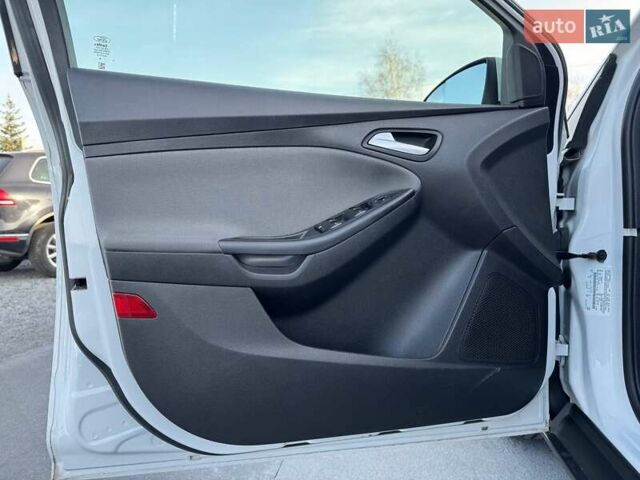 Білий Форд Фокус, об'ємом двигуна 2 л та пробігом 269 тис. км за 7300 $, фото 22 на Automoto.ua