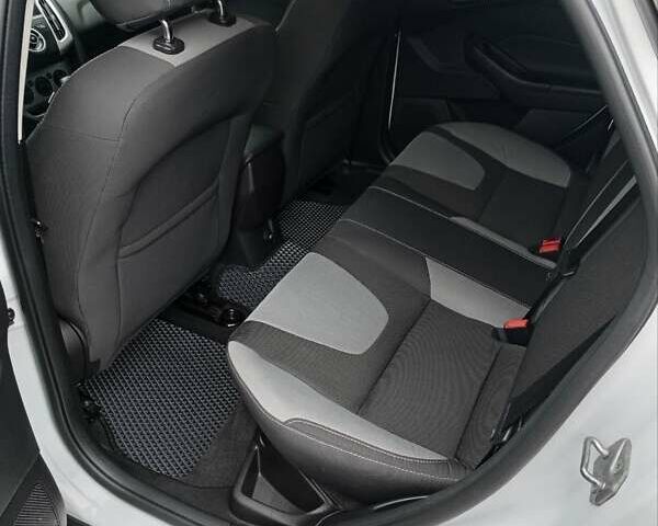 Белый Форд Фокус, объемом двигателя 2 л и пробегом 230 тыс. км за 7200 $, фото 6 на Automoto.ua