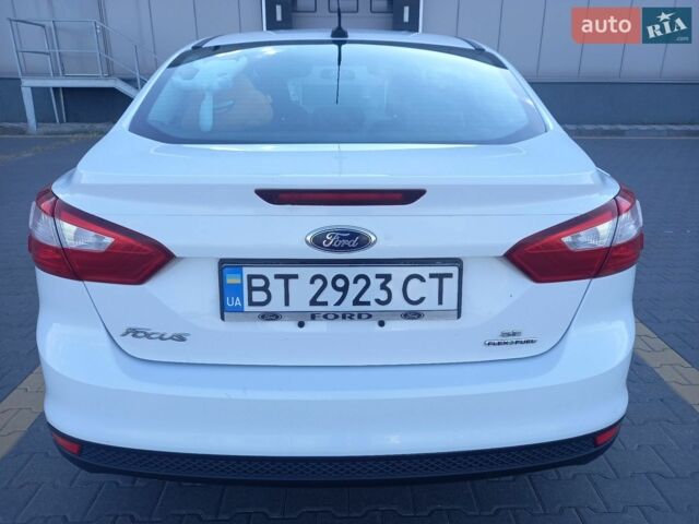 Белый Форд Фокус, объемом двигателя 2 л и пробегом 300 тыс. км за 5900 $, фото 4 на Automoto.ua