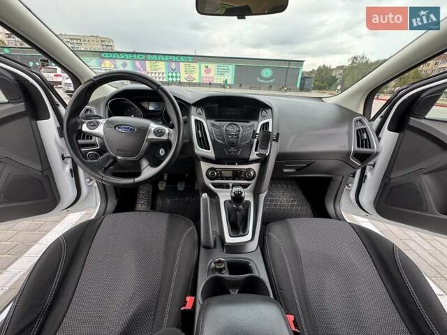 Форд Фокус 2014 в Новоукраинке на Automoto.ua Белый Форд Фокус, объемом двигателя 1 л и пробегом 141 тыс. км за 6800 $, фото 10 на Automoto.ua