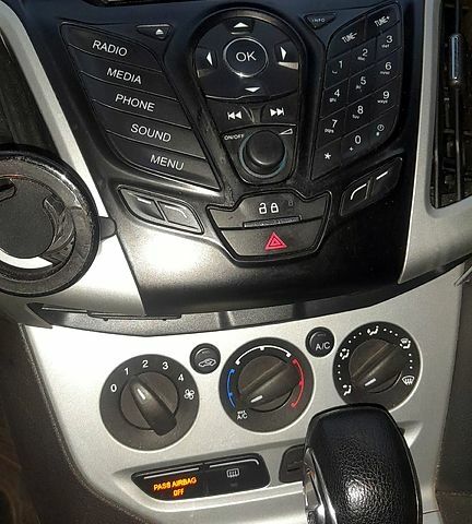 Белый Форд Фокус, объемом двигателя 2 л и пробегом 230 тыс. км за 8500 $, фото 6 на Automoto.ua