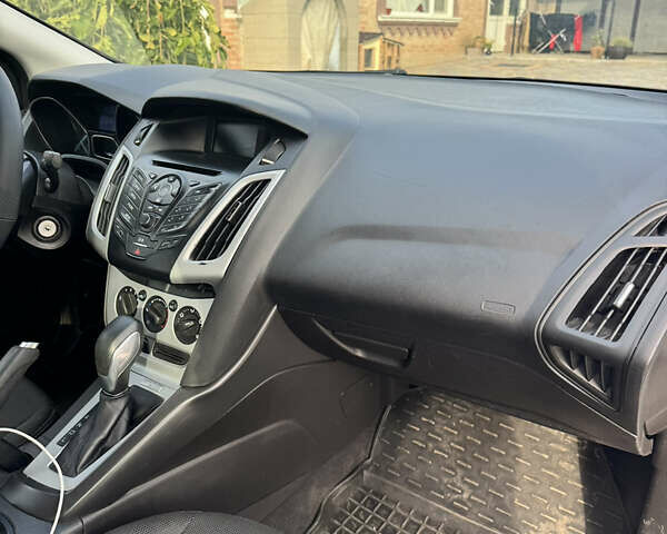 Белый Форд Фокус, объемом двигателя 2 л и пробегом 220 тыс. км за 6500 $, фото 9 на Automoto.ua