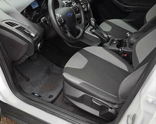 Белый Форд Фокус, объемом двигателя 2 л и пробегом 230 тыс. км за 7200 $, фото 5 на Automoto.ua