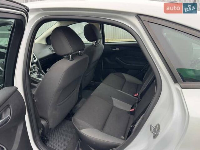 Белый Форд Фокус, объемом двигателя 2 л и пробегом 162 тыс. км за 8000 $, фото 13 на Automoto.ua