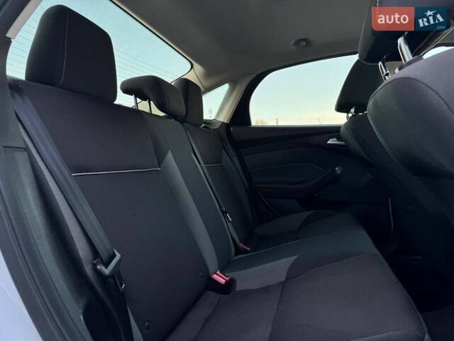 Белый Форд Фокус, объемом двигателя 2 л и пробегом 269 тыс. км за 6900 $, фото 53 на Automoto.ua