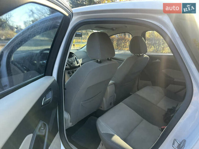 Білий Форд Фокус, об'ємом двигуна 2 л та пробігом 177 тис. км за 6300 $, фото 15 на Automoto.ua