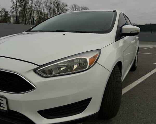 Белый Форд Фокус, объемом двигателя 2 л и пробегом 205 тыс. км за 8300 $, фото 2 на Automoto.ua