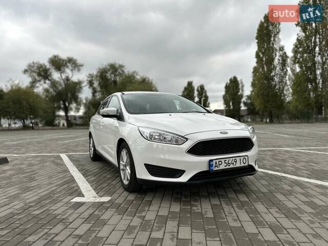 Форд Фокус 2015 в Запорожье на Automoto.ua Белый Форд Фокус, объемом двигателя 2 л и пробегом 150 тыс. км за 9900 $, фото 2 на Automoto.ua