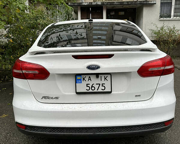 Белый Форд Фокус, объемом двигателя 2 л и пробегом 165 тыс. км за 8000 $, фото 3 на Automoto.ua