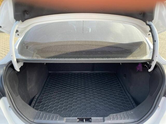 Білий Форд Фокус, об'ємом двигуна 2 л та пробігом 109 тис. км за 8200 $, фото 21 на Automoto.ua