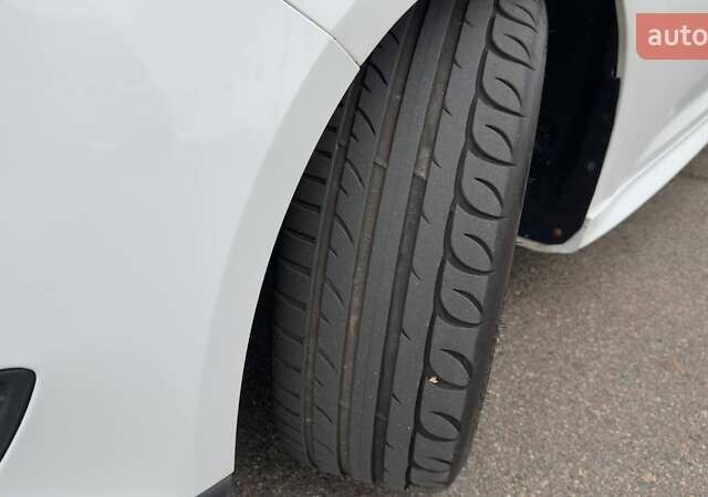 Форд Фокус 2015 в Кривом Роге на Automoto.ua Белый Форд Фокус, объемом двигателя 2 л и пробегом 109 тыс. км за 8900 $, фото 23 на Automoto.ua