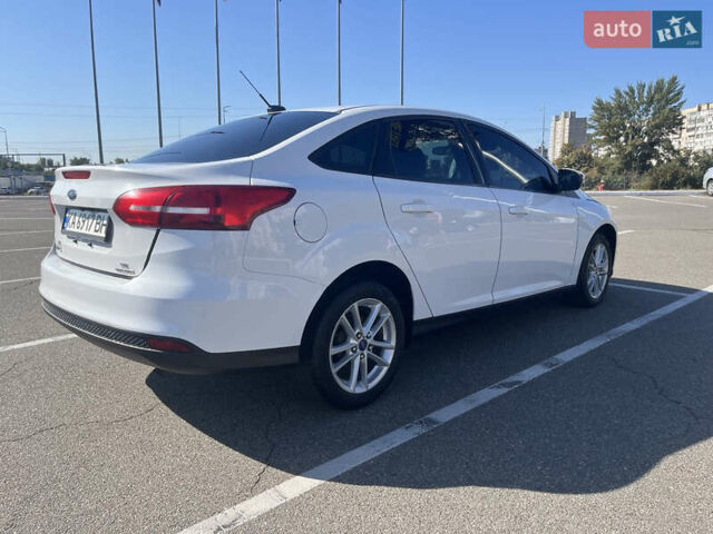 Белый Форд Фокус, объемом двигателя 2 л и пробегом 188 тыс. км за 6900 $, фото 3 на Automoto.ua