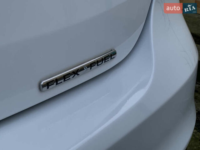 Белый Форд Фокус, объемом двигателя 2 л и пробегом 195 тыс. км за 8200 $, фото 14 на Automoto.ua