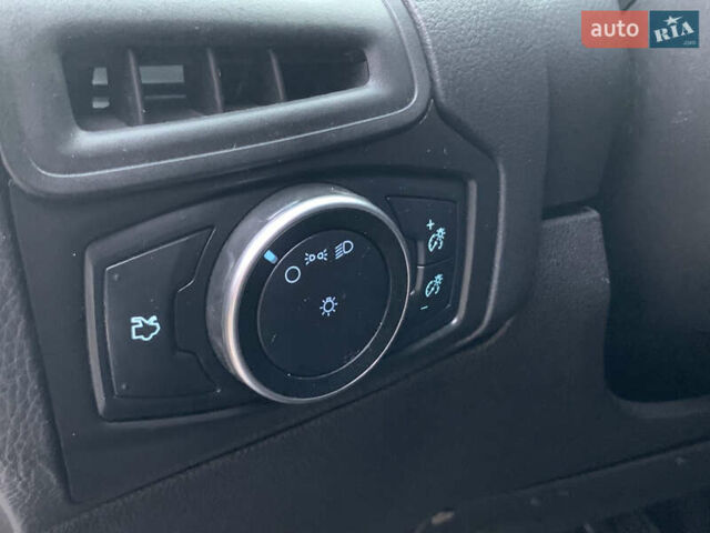 Белый Форд Фокус, объемом двигателя 2 л и пробегом 195 тыс. км за 8200 $, фото 19 на Automoto.ua