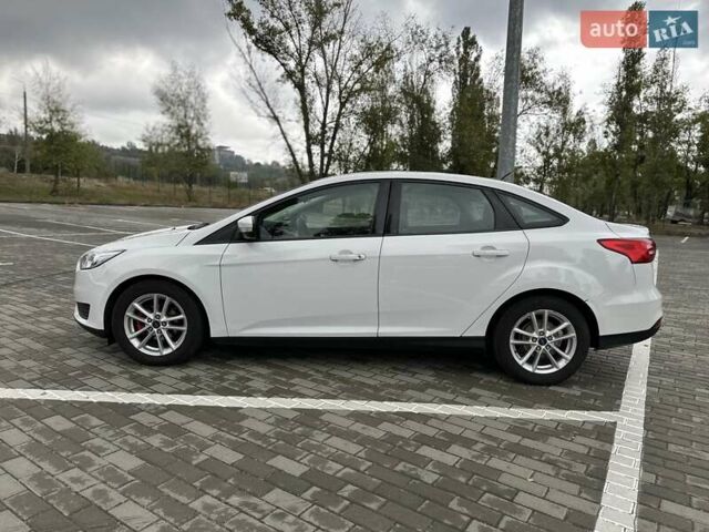 Форд Фокус 2015 в Запорожье на Automoto.ua Белый Форд Фокус, объемом двигателя 2 л и пробегом 150 тыс. км за 9900 $, фото 4 на Automoto.ua