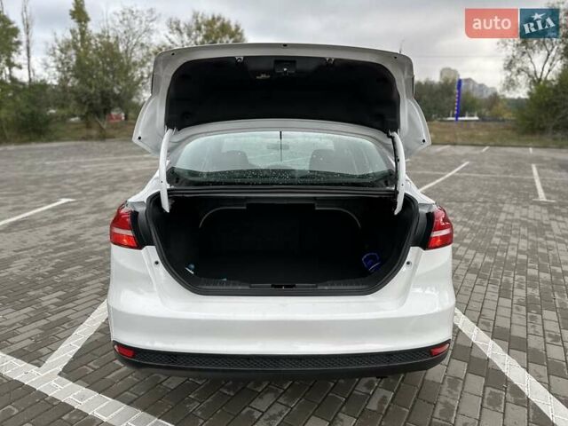 Форд Фокус 2015 в Запорожье на Automoto.ua Белый Форд Фокус, объемом двигателя 2 л и пробегом 150 тыс. км за 9900 $, фото 13 на Automoto.ua