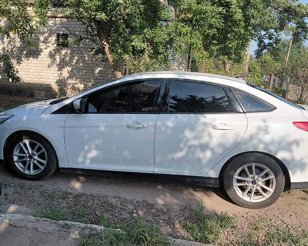 Белый Форд Фокус, объемом двигателя 2 л и пробегом 140 тыс. км за 8400 $, фото 17 на Automoto.ua