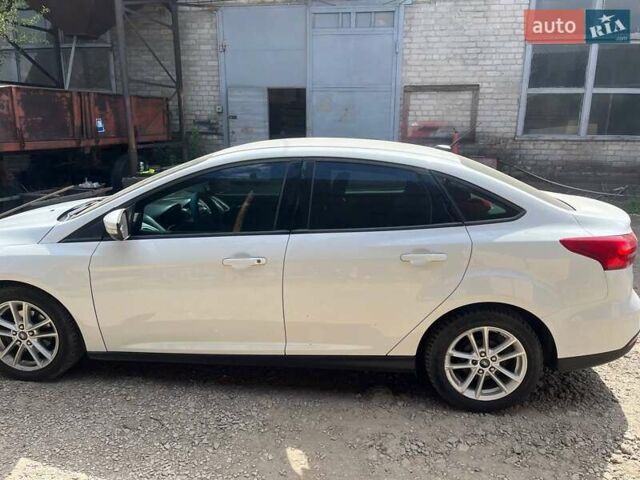 Белый Форд Фокус, объемом двигателя 2 л и пробегом 129 тыс. км за 7500 $, фото 3 на Automoto.ua