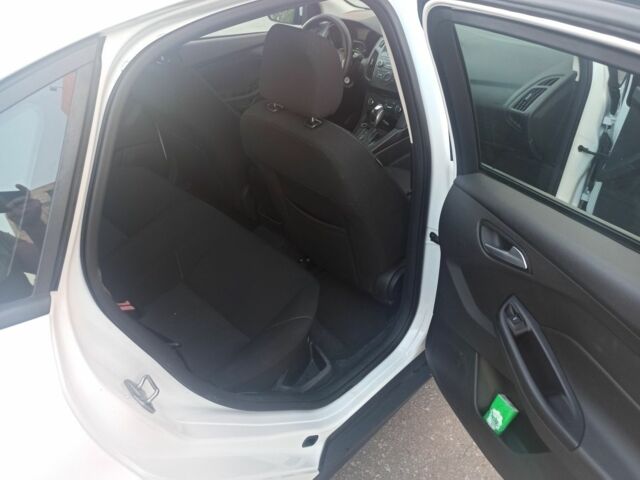 Белый Форд Фокус, объемом двигателя 2 л и пробегом 119 тыс. км за 7500 $, фото 5 на Automoto.ua