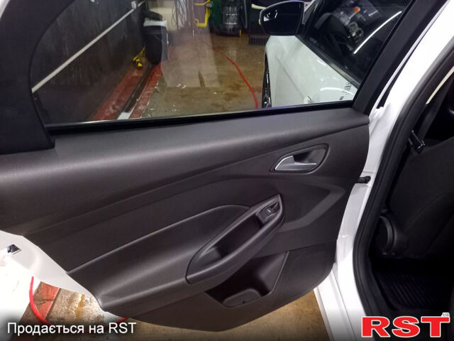 Білий Форд Фокус, об'ємом двигуна 2 л та пробігом 109 тис. км за 9000 $, фото 12 на Automoto.ua