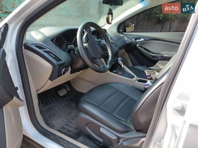 Білий Форд Фокус, об'ємом двигуна 2 л та пробігом 155 тис. км за 8500 $, фото 12 на Automoto.ua