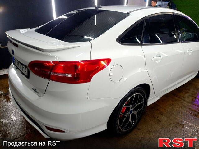 Білий Форд Фокус, об'ємом двигуна 2 л та пробігом 109 тис. км за 9000 $, фото 3 на Automoto.ua