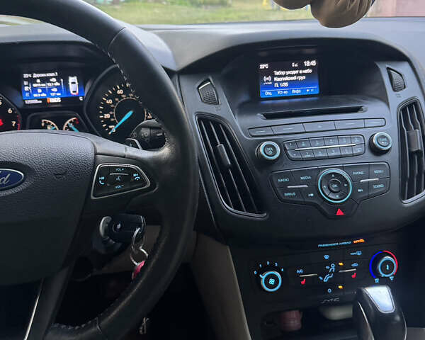 Белый Форд Фокус, объемом двигателя 2 л и пробегом 125 тыс. км за 8900 $, фото 6 на Automoto.ua