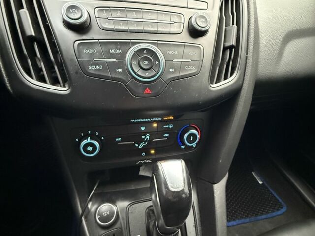 Белый Форд Фокус, объемом двигателя 2 л и пробегом 145 тыс. км за 7500 $, фото 4 на Automoto.ua