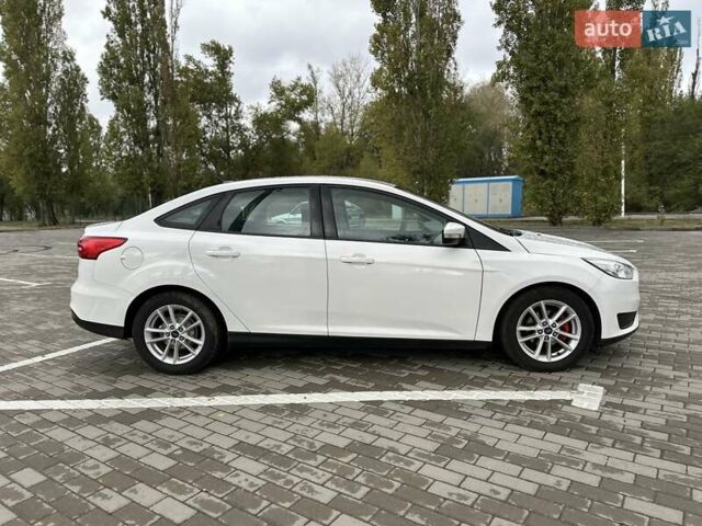 Форд Фокус 2015 в Запорожье на Automoto.ua Белый Форд Фокус, объемом двигателя 2 л и пробегом 150 тыс. км за 9900 $, фото 3 на Automoto.ua