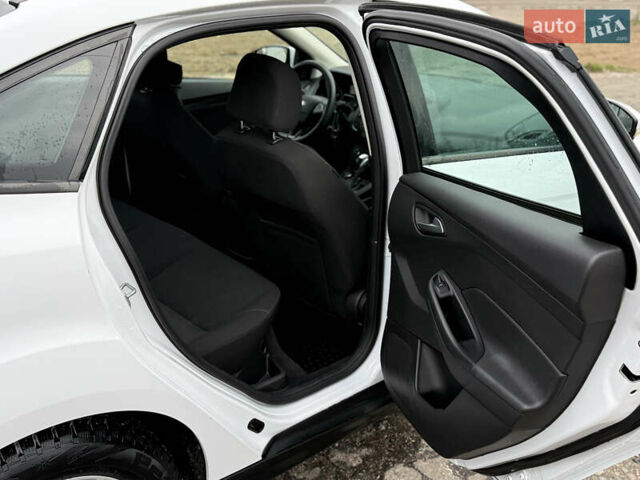 Білий Форд Фокус, об'ємом двигуна 2 л та пробігом 160 тис. км за 8500 $, фото 9 на Automoto.ua