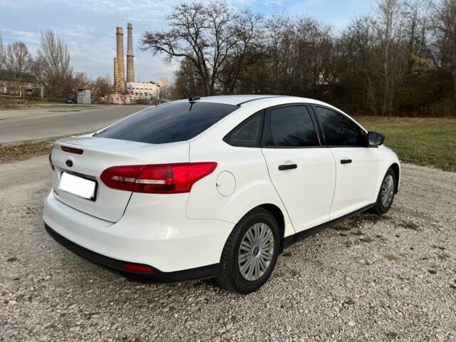 Білий Форд Фокус, об'ємом двигуна 2 л та пробігом 155 тис. км за 6999 $, фото 4 на Automoto.ua
