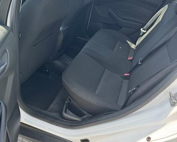 Білий Форд Фокус, об'ємом двигуна 2 л та пробігом 218 тис. км за 8500 $, фото 2 на Automoto.ua