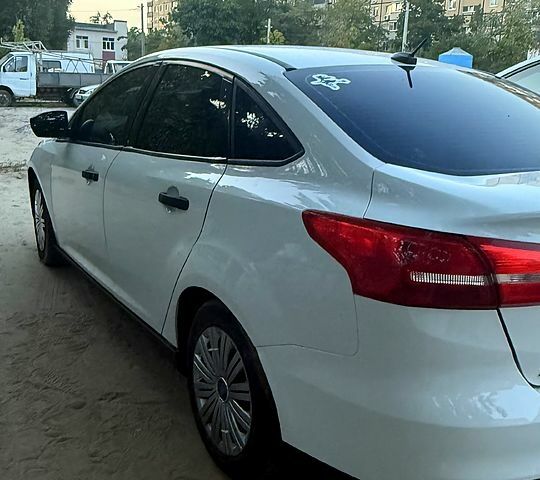 Білий Форд Фокус, об'ємом двигуна 2 л та пробігом 150 тис. км за 7500 $, фото 2 на Automoto.ua