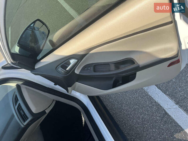 Белый Форд Фокус, объемом двигателя 2 л и пробегом 188 тыс. км за 6900 $, фото 26 на Automoto.ua