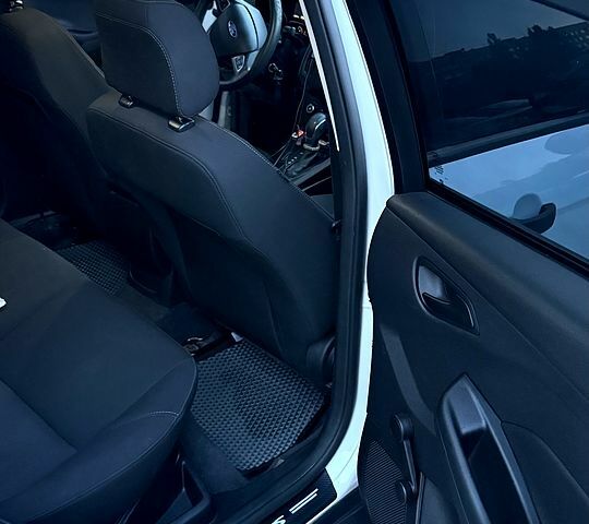 Білий Форд Фокус, об'ємом двигуна 2 л та пробігом 150 тис. км за 7500 $, фото 8 на Automoto.ua
