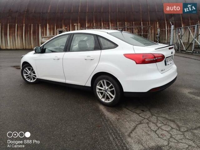 Белый Форд Фокус, объемом двигателя 2 л и пробегом 169 тыс. км за 8500 $, фото 4 на Automoto.ua