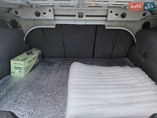 Білий Форд Фокус, об'ємом двигуна 2 л та пробігом 155 тис. км за 8500 $, фото 15 на Automoto.ua
