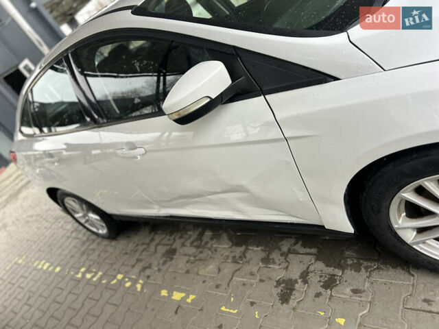 Белый Форд Фокус, объемом двигателя 2 л и пробегом 93 тыс. км за 5800 $, фото 4 на Automoto.ua