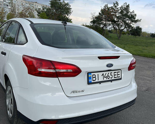 Форд Фокус 2015 у Горішні Плавні (Комсомольськ) на Automoto.ua Білий Форд Фокус, об'ємом двигуна 2 л та пробігом 165 тис. км за 6999 $, фото 4 на Automoto.ua