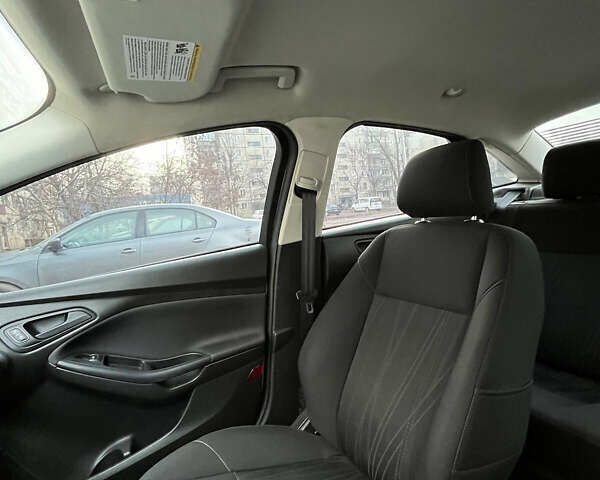 Білий Форд Фокус, об'ємом двигуна 2 л та пробігом 161 тис. км за 8300 $, фото 13 на Automoto.ua